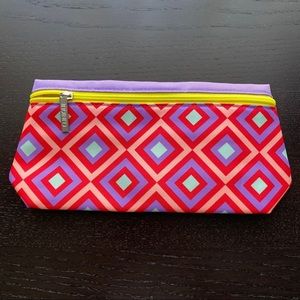 NEW CLINIQUE make-up bag